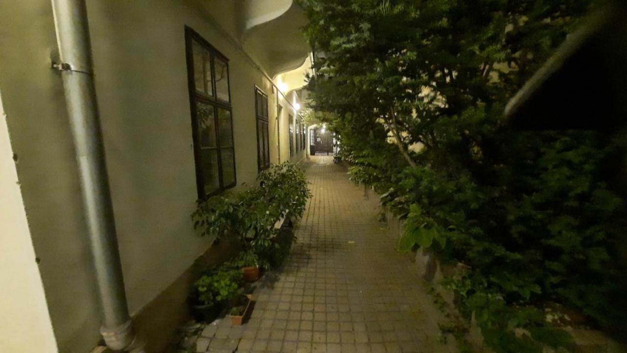 Happy In The Heart Of With 2 Apartment