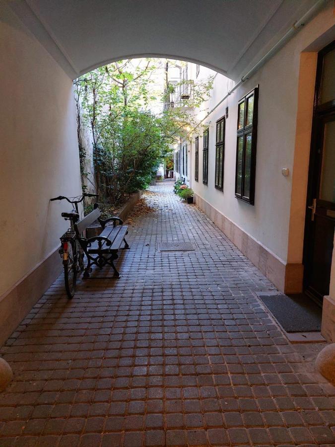 Happy In The Heart Of With 2 Appartement